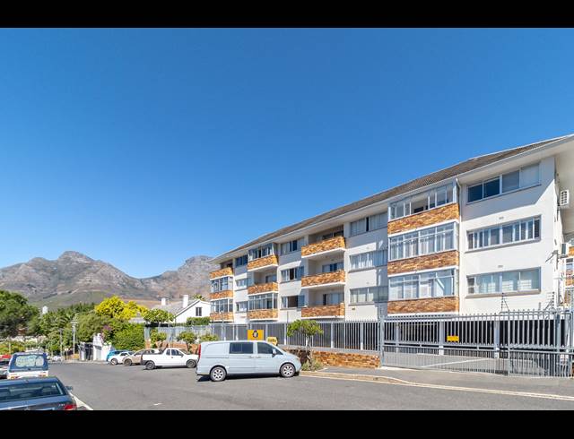 2 BEDROOM APARTMENT FOR SALE IN TAMBOERSKLOOF